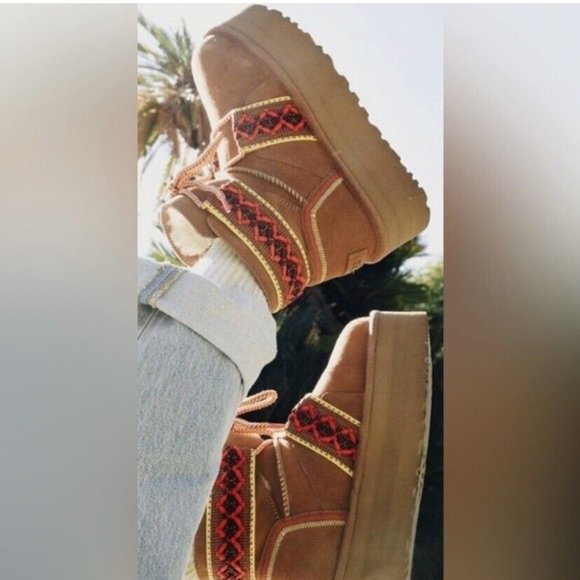 UGG CLASSIC MINI II BRAID PLATFORM CHESTNUT SUEDE - Picture 3 of 8